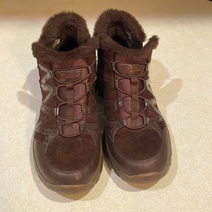 Skechers relaxed fit, air cooled, memory foam boot in size 10